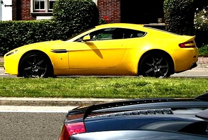 Aston-Martin V8 Vantage and Lamborghini Gallardo Spyder