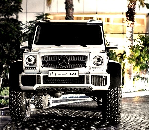 Mercedes-Benz G 63 AMG 6x6 (Instagram @linusk15)